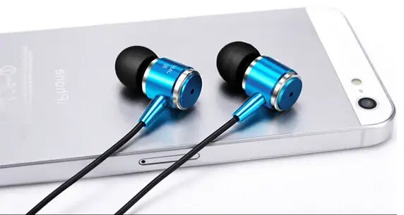 Super Bass Earphone For IPhone 5 5S 4 Samsung with blue design on smartphone